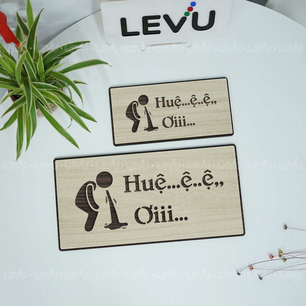 bien chi dan bon oi vui nhon trang tri nha hang quan an levu bg89 11 Biển chỉ dẫn bồn ói vui nhộn trang trí nhà hàng quán ăn LEVU BG89 - Ảnh 7