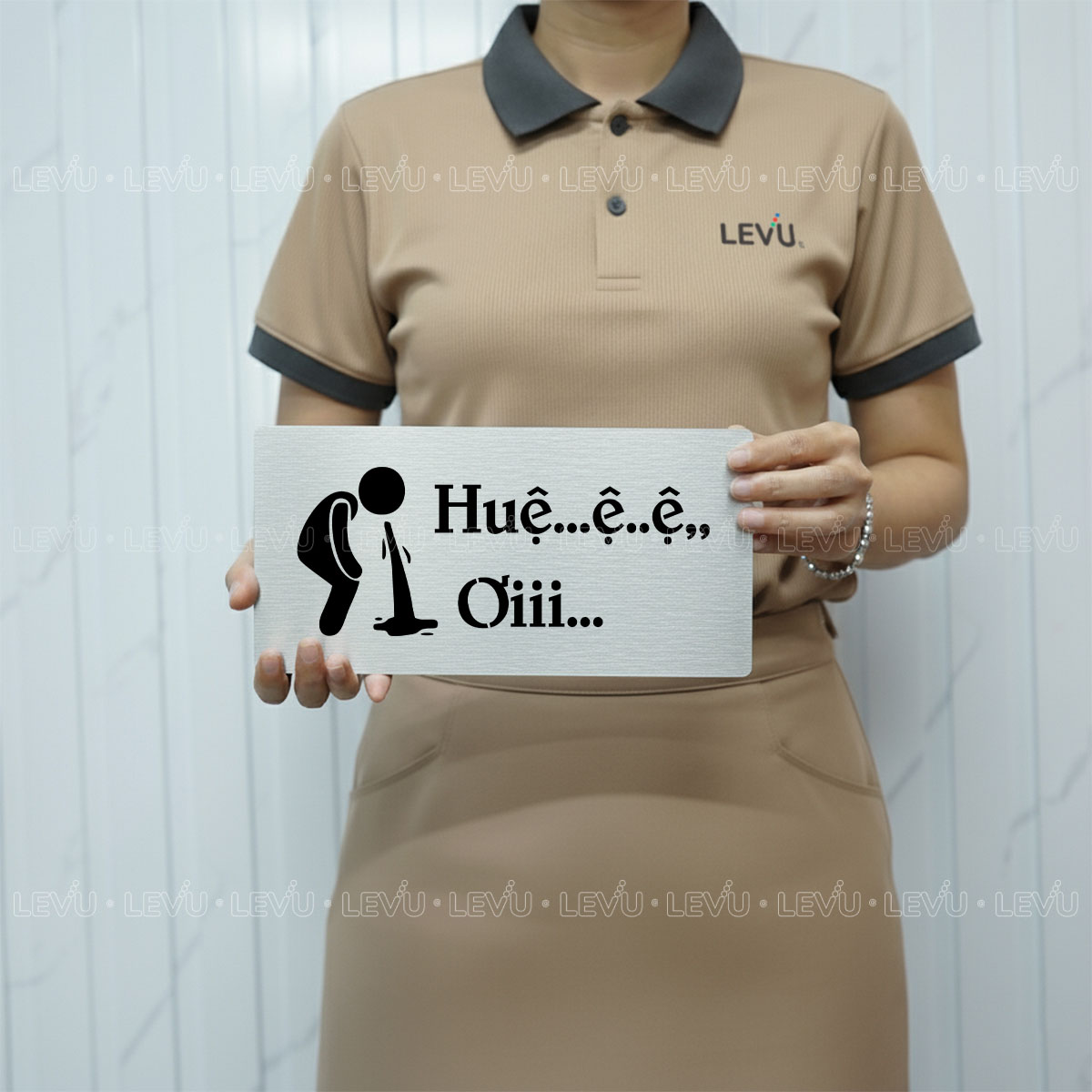 bien chi dan bon oi vui nhon trang tri nha hang quan an levu bg89 4 Biển chỉ dẫn bồn ói vui nhộn trang trí nhà hàng quán ăn LEVU BG89 - Ảnh 3