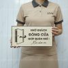 Biển decor nhắc nhở nhờ khách đóng cửa giúp quán nhé LEVU BG93 chất liệu gỗ mdf