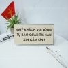 Biển nhắc nhở chú ý vui lòng tự bảo quản tài sản cá nhân LEVU BG96 chất liệu gỗ khắc laser