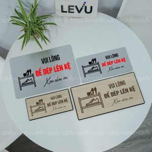 Bảng chỉ dẫn vui lòng để dép lên kệ dán tường trang trí LEVU BG104