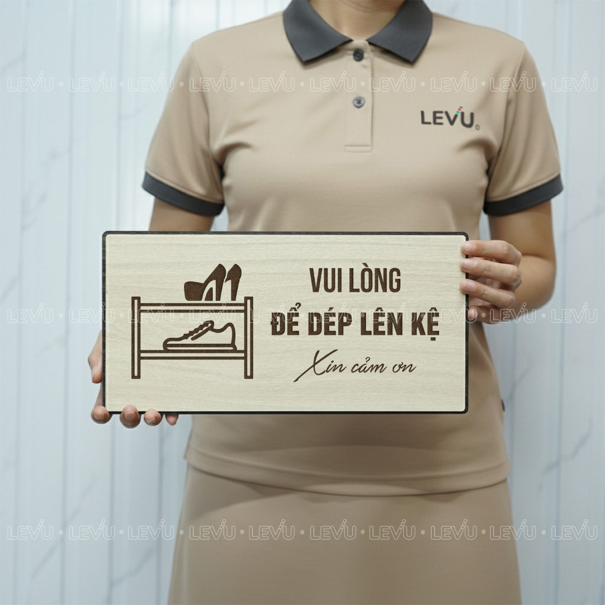 bang chi dan vui long de dep len ke dan tuong trang tri levu bg104 7 Bảng chỉ dẫn vui lòng để dép lên kệ LEVU BG104 - Ảnh 5