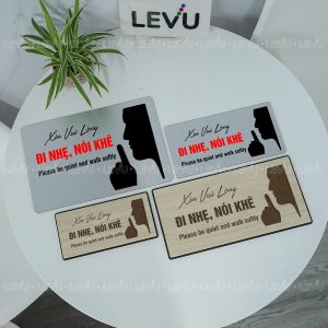 Bảng nhắc nhở đi nhẹ nói khẽ, xin vui lòng giữ im lặng LEVU BG106