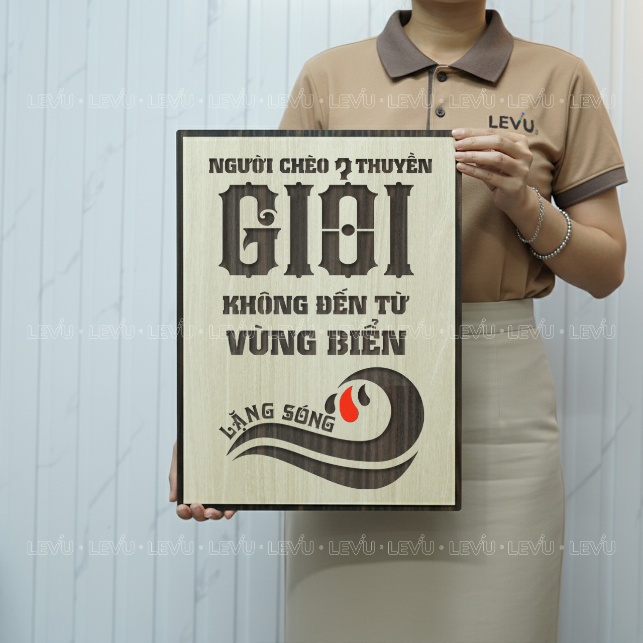 tranh co dong levu017 nguoi cheo thuyen gioi khong den tu vung bien lang song Tranh cổ động LEVU017 "Người chèo thuyền giỏi không đến từ vùng biển lặng sóng"