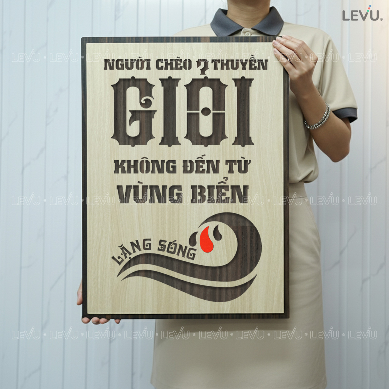 tranh co dong levu017 nguoi cheo thuyen gioi khong den tu vung bien lang song Tranh cổ động LEVU017 "Người chèo thuyền giỏi không đến từ vùng biển lặng sóng" - Ảnh 9