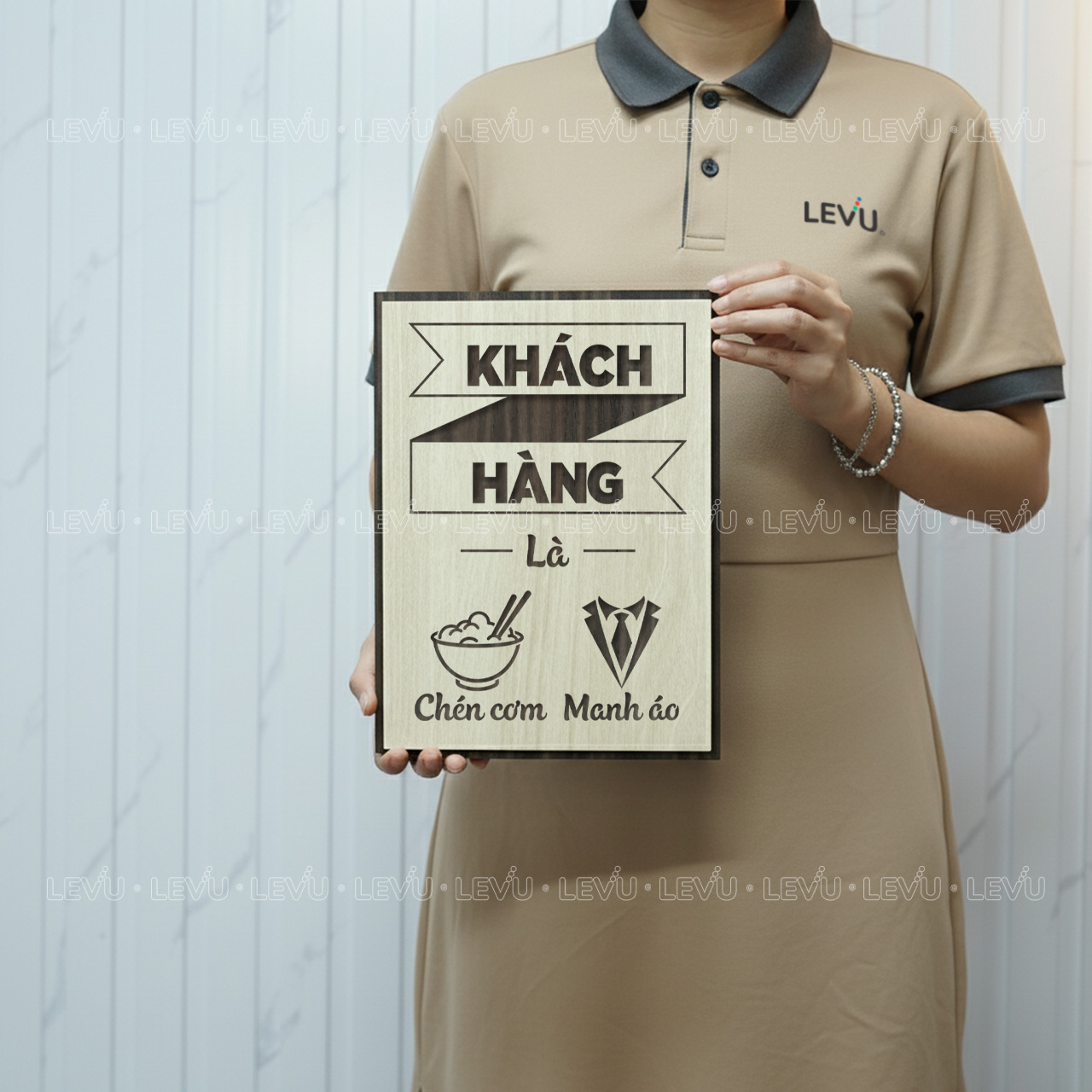 tranh dong luc levu055 khach hang la chen com manh ao Tranh động lực LEVU055 "Khách hàng là chén cơm manh áo" - Ảnh 6