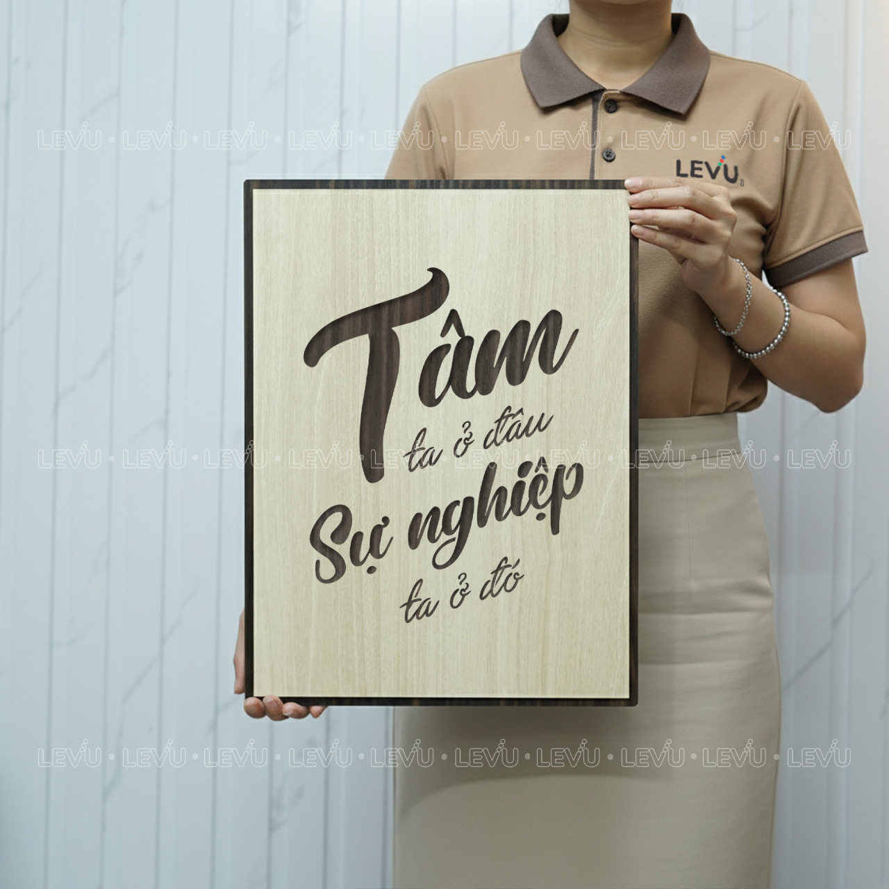 tranh go treo tuong levu022 tam ta o dau su nghiep ta o do Tranh gỗ treo tường LEVU022 "Tâm ta ở đâu sự nghiệp ta ở đó"