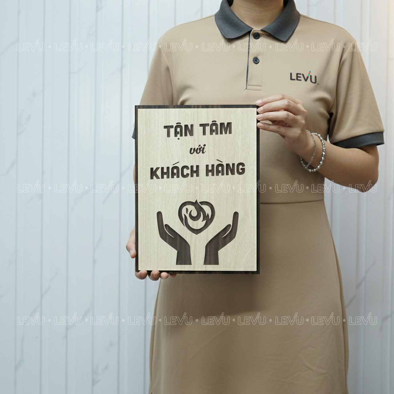 tranh khau hieu cong ty levu134 tan tam voi khach hang Tranh khẩu hiệu công ty LEVU134 "Tận tâm với khách hàng" - Ảnh 6