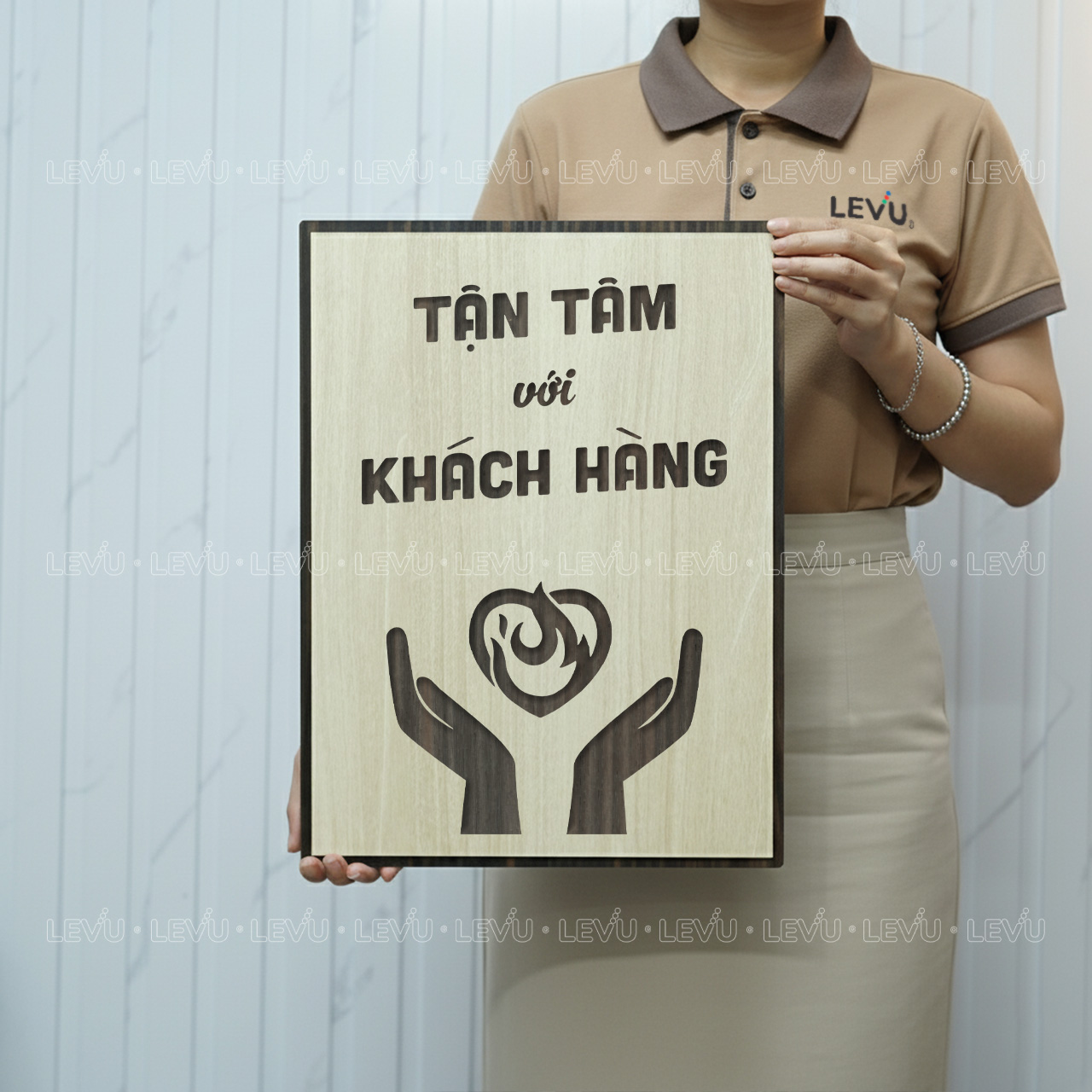 tranh khau hieu cong ty levu134 tan tam voi khach hang Tranh khẩu hiệu công ty LEVU134 "Tận tâm với khách hàng"
