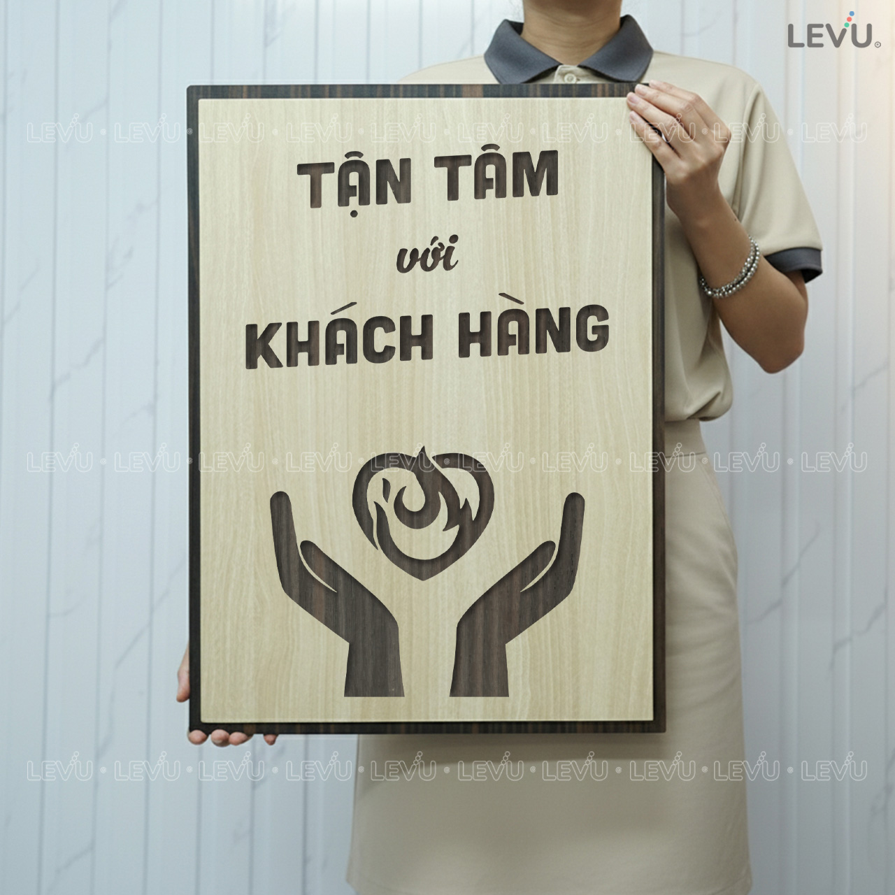 tranh khau hieu cong ty levu134 tan tam voi khach hang Tranh khẩu hiệu công ty LEVU134 "Tận tâm với khách hàng" - Ảnh 8