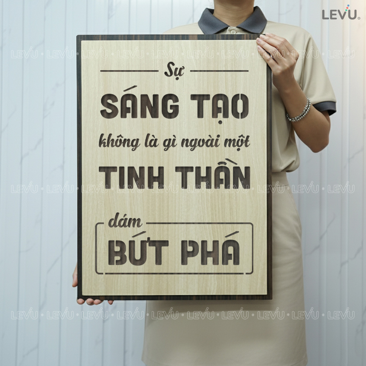 tranh slogan bang go khac chu levu110 su sang tao khong la gi ngoai mot tinh than dam but pha Tranh slogan bằng gỗ khắc chữ LEVU110 "Sự sáng tạo không là gì ngoài một tinh thần dám bứt phá" - Ảnh 8