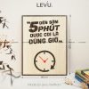 tranh tao dong luc go levu057 slogan den som 5 phut duoc coi la dung gio 30x40 b tranh tao dong luc go levu057 slogan den som 5 phut duoc coi la dung gio 30x40 b
