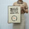 tranh tao dong luc go levu057 slogan den som 5 phut duoc coi la dung gio 30x40cm Tranh tạo động lực Gỗ LEVU057 slogan