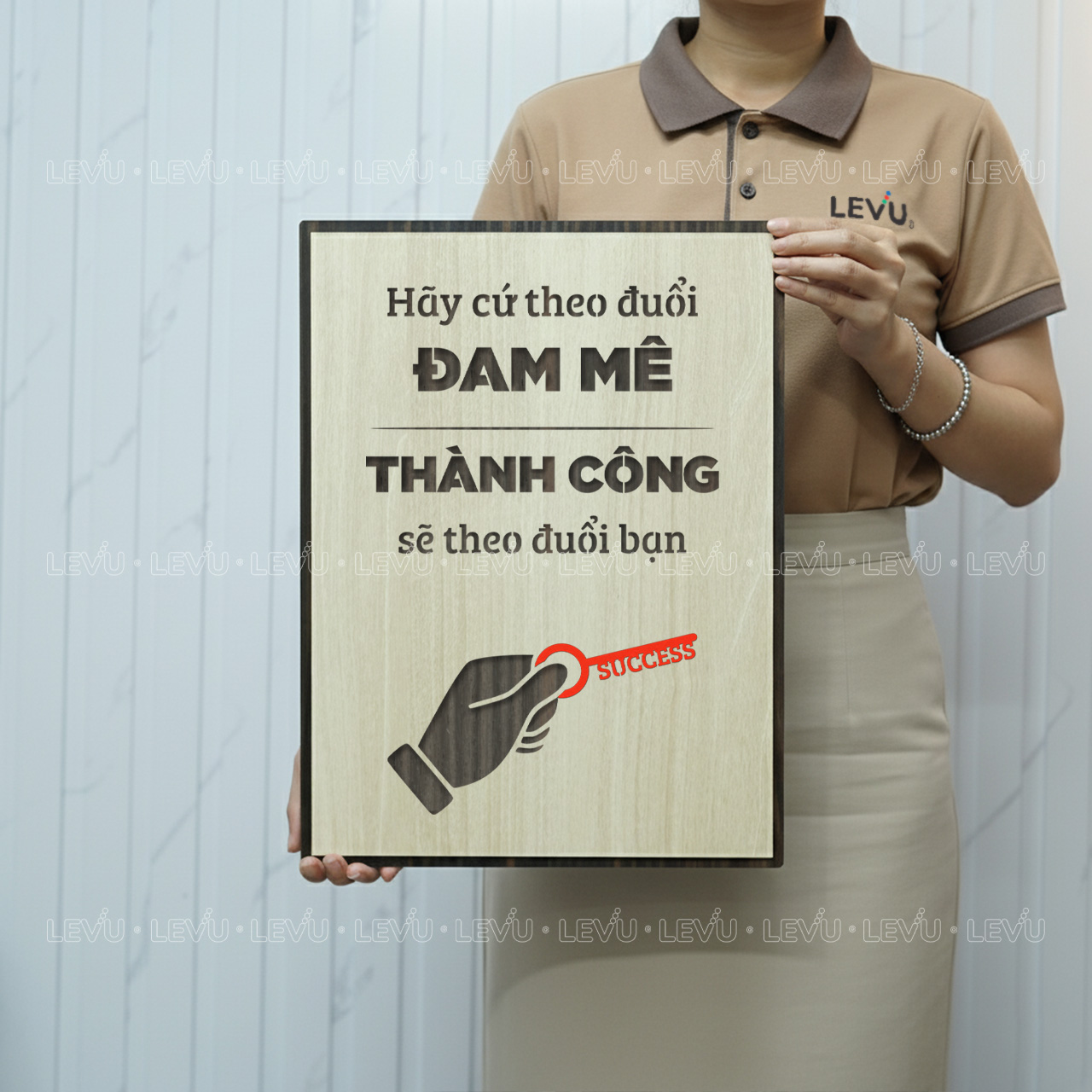 tranh tao dong luc levu061 hay theo duoi dam me thanh cong se theo duoi ban Tranh tạo động lực LEVU061 "Hãy theo đuổi đam mê thành công sẽ theo đuổi bạn"