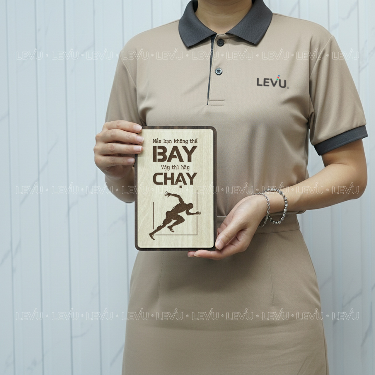 tranh trang tri vintage levu080 ban khong the bay vay thi hay chay Tranh Trang Trí Vintage LEVU080 "Bạn không thể bay vậy thì hãy chạy" - Ảnh 5