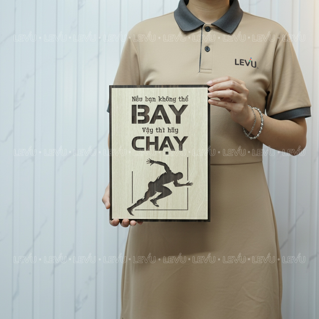tranh trang tri vintage levu080 ban khong the bay vay thi hay chay Tranh Trang Trí Vintage LEVU080 "Bạn không thể bay vậy thì hãy chạy" - Ảnh 6