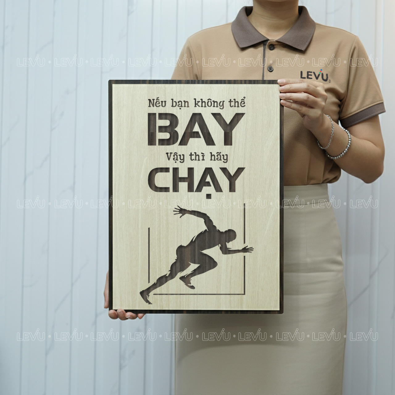 tranh trang tri vintage levu080 ban khong the bay vay thi hay chay Tranh Trang Trí Vintage LEVU080 "Bạn không thể bay vậy thì hãy chạy"