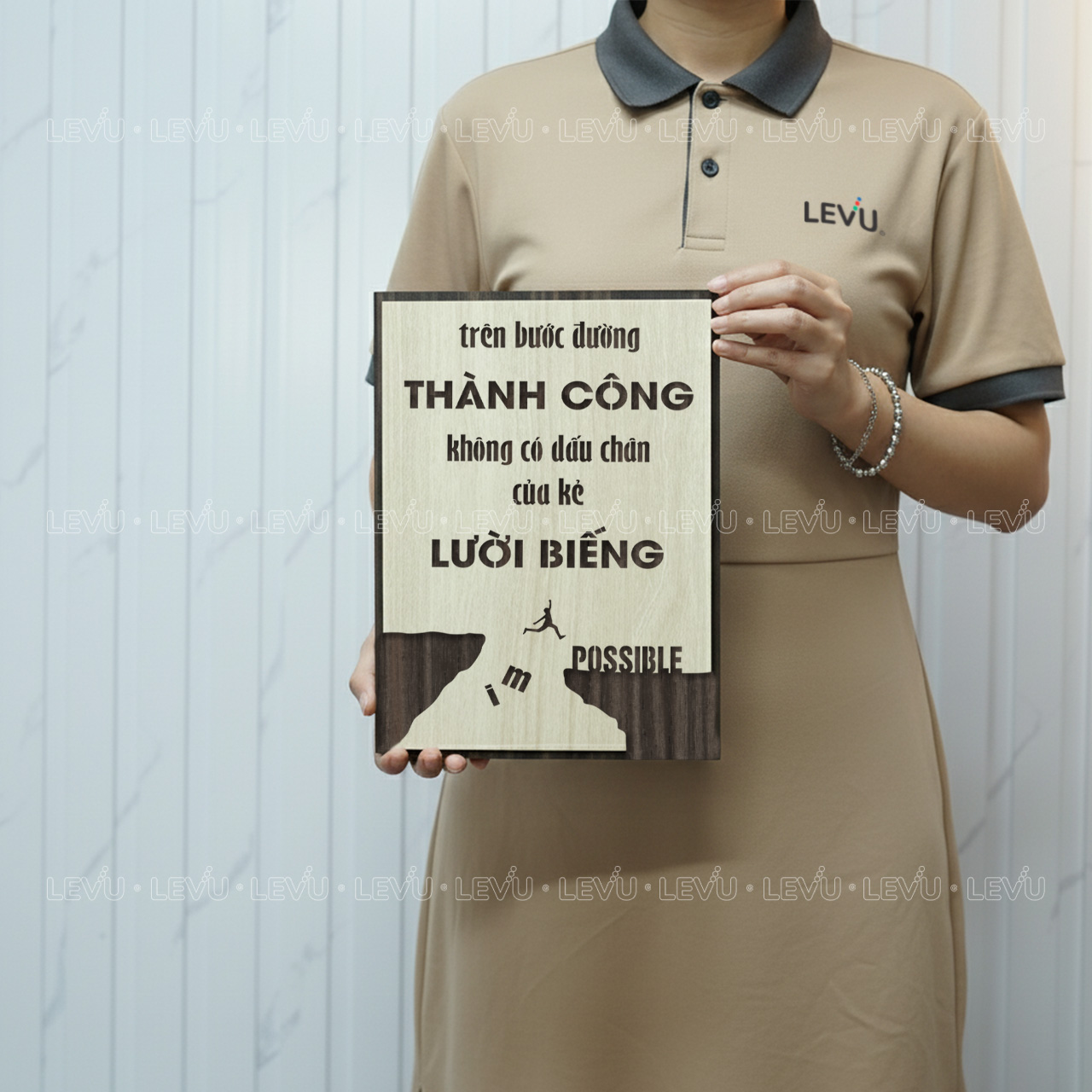 tranh van phong levu013 tren buoc duong thanh cong khong co dau chan cua ke luoi bieng Tranh văn phòng LEVU013 "Trên bước đường thành công không có dấu chân của kẻ lười biếng" - Ảnh 6