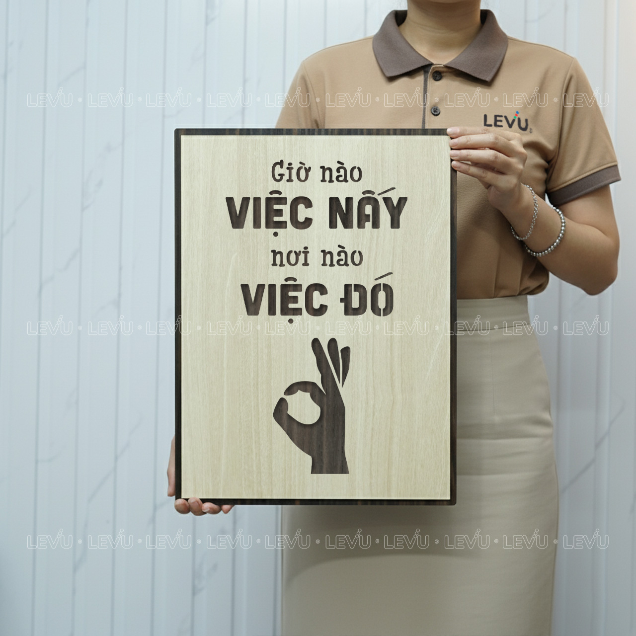 tranh van phong levu044 gio nao viec nay noi nao viec do Tranh văn phòng LEVU044 "Giờ nào việc nấy nơi nào việc đó"