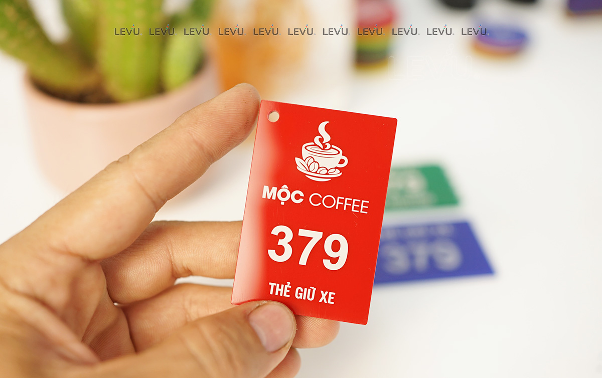 the giu xe mica khac laser thiet ke noi dung theo yeu cau levushop 8 Thuộc tính kỹ thuật thẻ xe quán cafe bằng mica khắc số