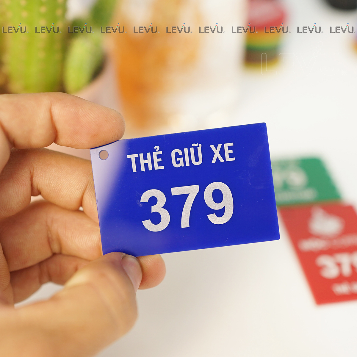the giu xe mica khac laser thiet ke noi dung theo yeu cau levushop xanh duong Thẻ giữ xe mica khắc laser thiết kế nội dung theo yêu cầu - Ảnh 6