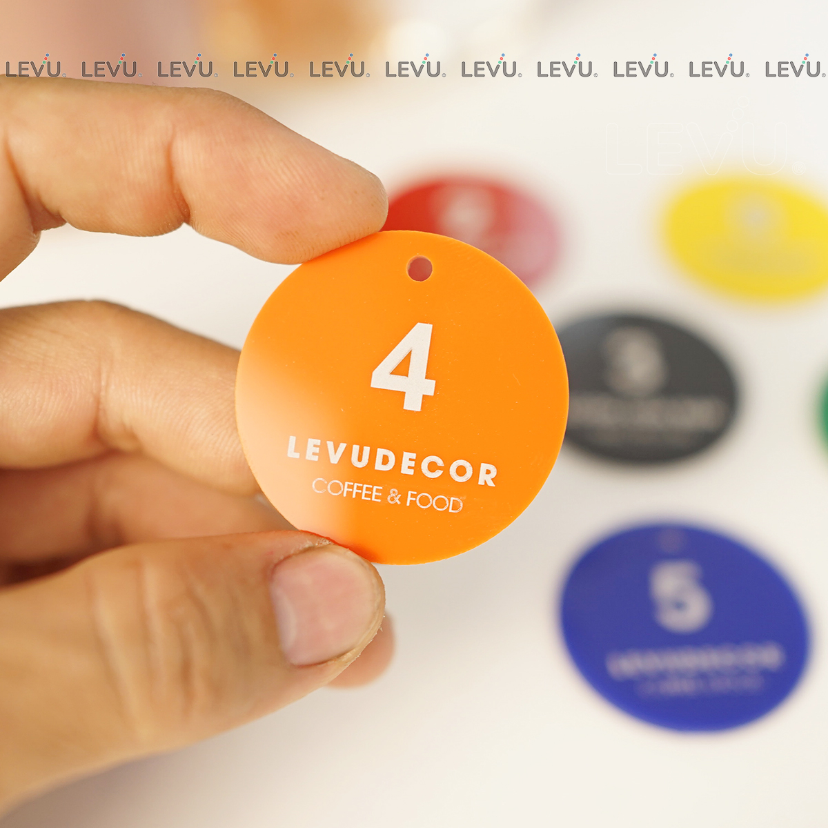 the so mica khac ten logo theo yeu cau co lo gan moc treo levushop 10 Thẻ số mica khắc tên logo theo yêu cầu có lỗ gắn móc treo - Ảnh 5