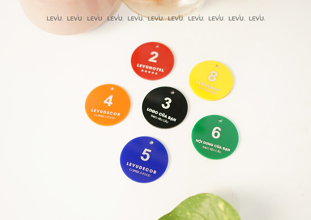 the so mica khac ten logo theo yeu cau co lo gan moc treo levushop 12 Thẻ số mica khắc tên logo theo yêu cầu có lỗ gắn móc treo: Giải Pháp Nhận Diện Độc Đáo