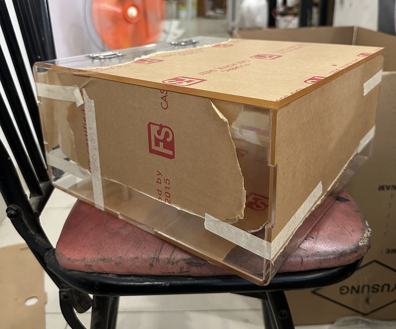 dat gia cong hop mica gia tot tai xuong levushop 6 Hộp mica chữ nhật mới làm xong ở xưởng chưa lau bui nên hơi dơ