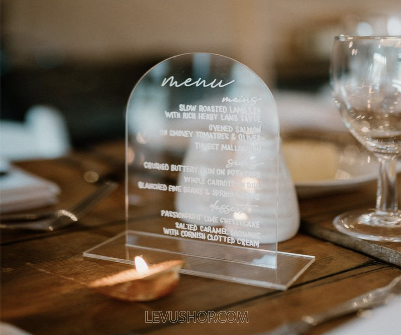 xuong san xuat bang menu mica de ban theo yeu cau tai tphcm levushop 25 Mẫu kệ menu mica màu trong suốt khắc laser sắc nét