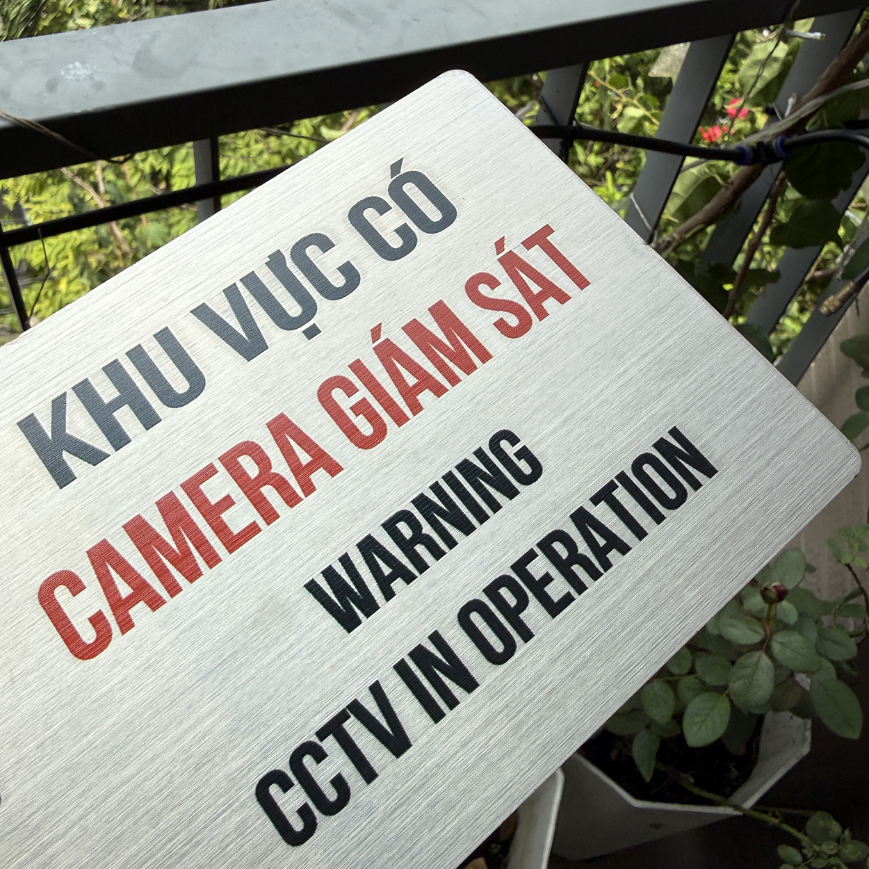 bang khu vuc co camera giam sat inox in uv cao cap 12x24cm in92 3 Bảng khu vực có camera giám sát inox in UV cao cấp 12x24cm IN92