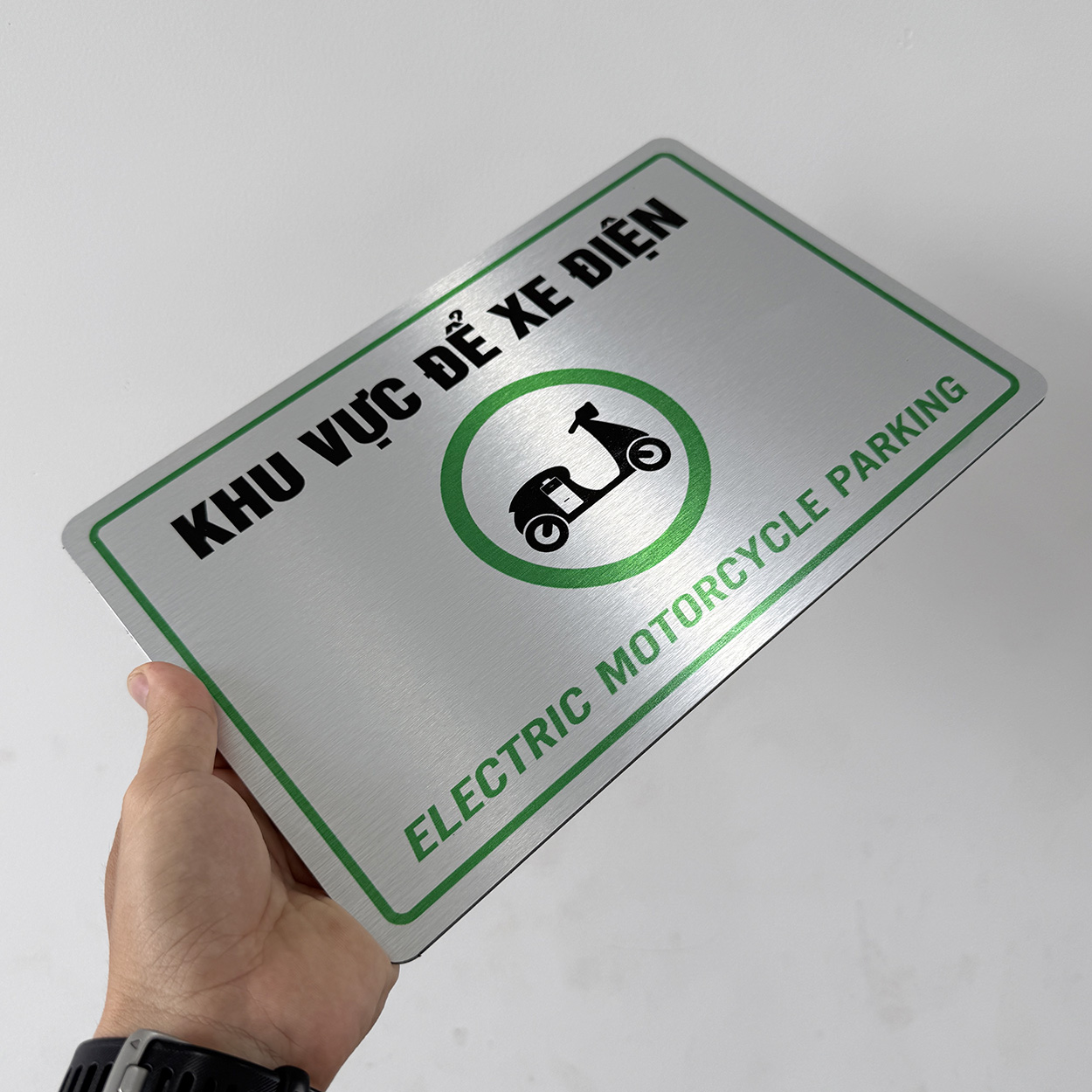 bien bao khu vuc de xe dien trang tri bai do xe danh rieng cho xe dien bg131 20x30cm 3 Biển báo khu vực để xe điện BG131 - Ảnh 5